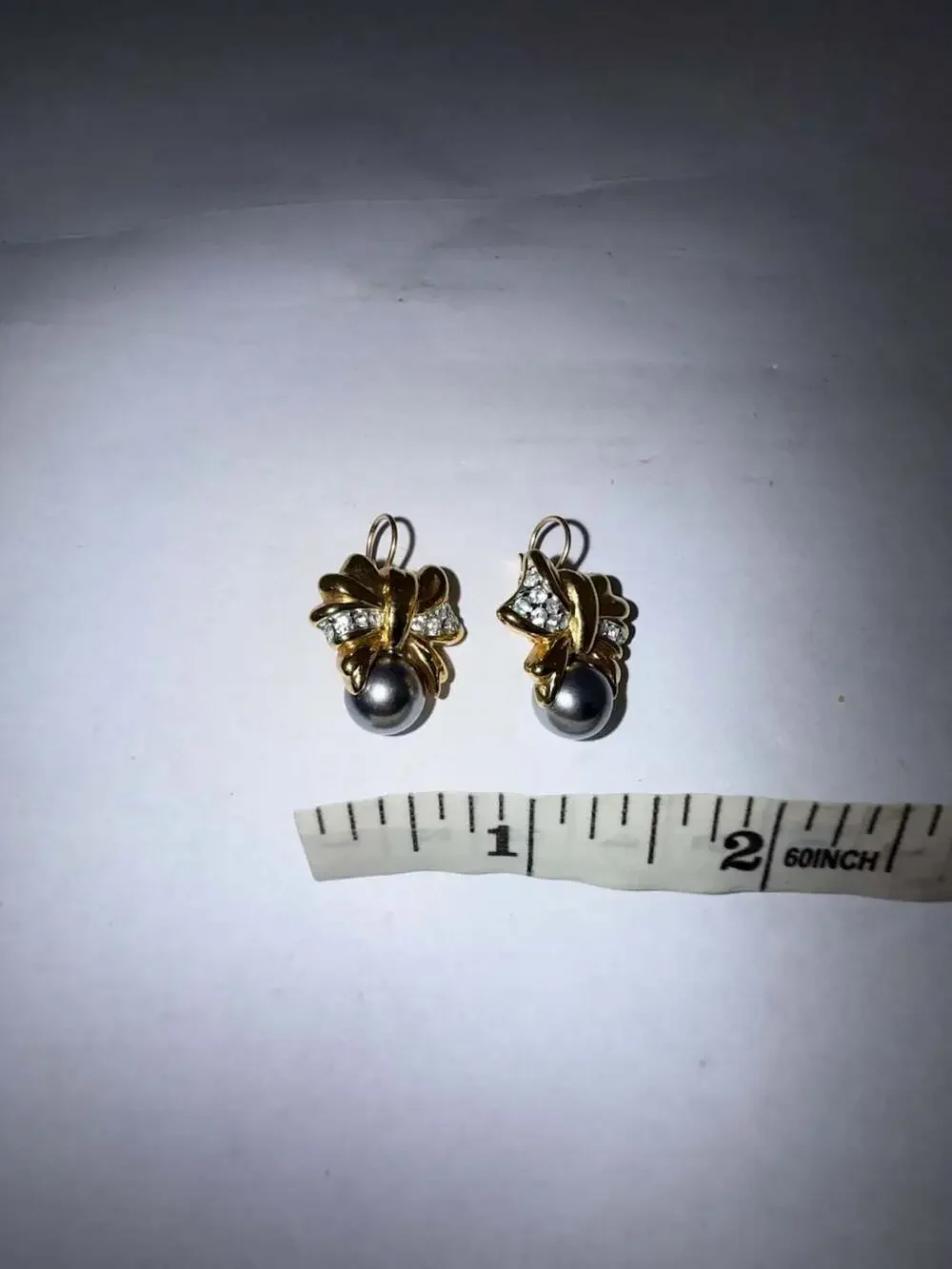 Vintage KJL Kenneth Jay Lane Gold Tone Bow Earrings Rhinest and Grey Faux Pearl - Picture 4 of 4